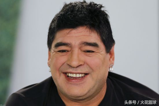 马拉多纳真实生活照,57岁马拉多纳与小女友