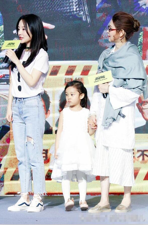 穿洞洞鞋的杨幂,杨幂vans闪电鞋