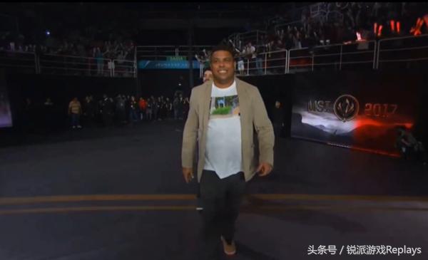 外星人夺冠篮球,skt领奖视频