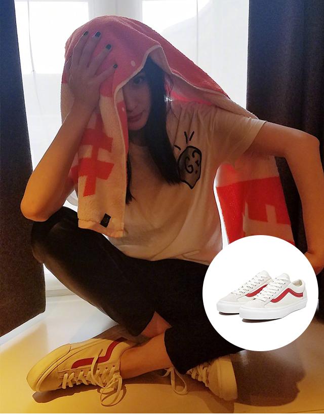 穿洞洞鞋的杨幂,杨幂vans闪电鞋