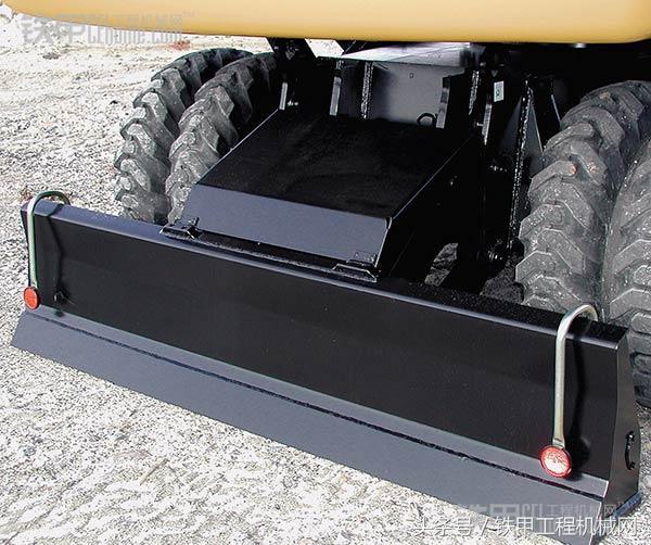 轮式挖掘机和履带式区别,挖掘机轮式和履带式区别大吗