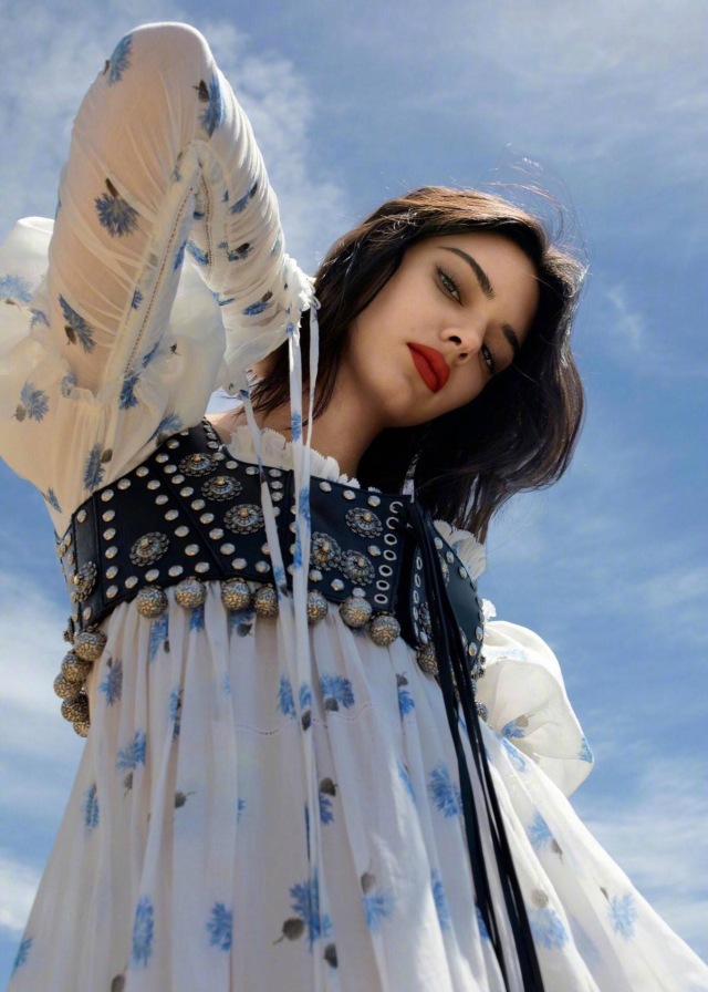 一条连衣裙让你免去搭配的烦恼,一条连衣裙穿一个夏天