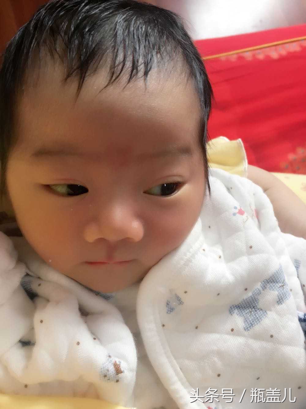 新生儿不吃奶妈妈一抱就哭,新生儿不吃奶妈妈哭