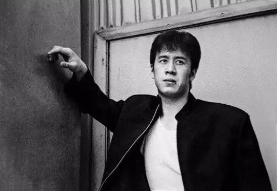 与窦唯相爱相杀十年的她，用记录了中国那个不朽的摇滚时代