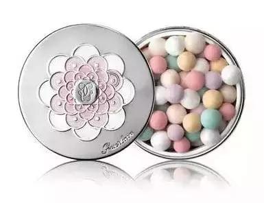 夏天美白防晒粉底液气垫,夏天用bb霜还是气垫