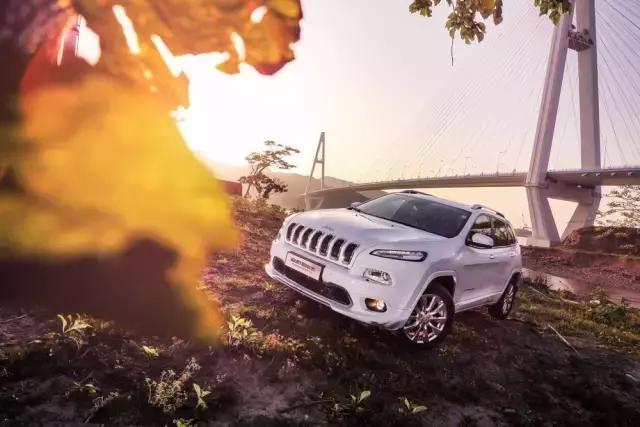 jeep自由光试驾第一视角,性价比凸显试驾国产jeep自由光