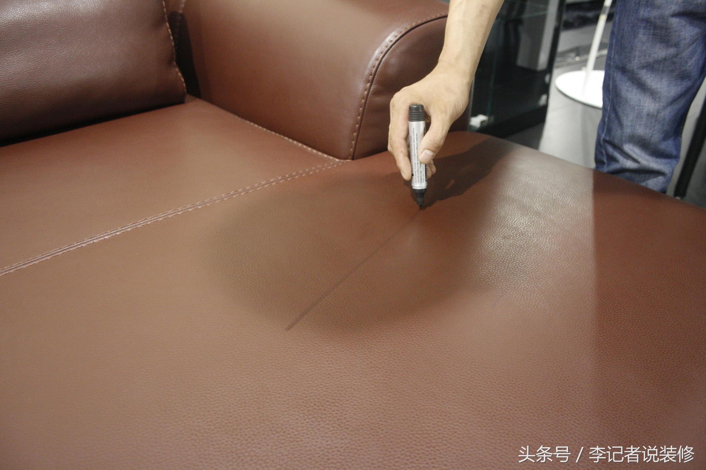 好真皮沙发的皮可以“吹透水”沙发塌陷多是拉簧绷带质量差