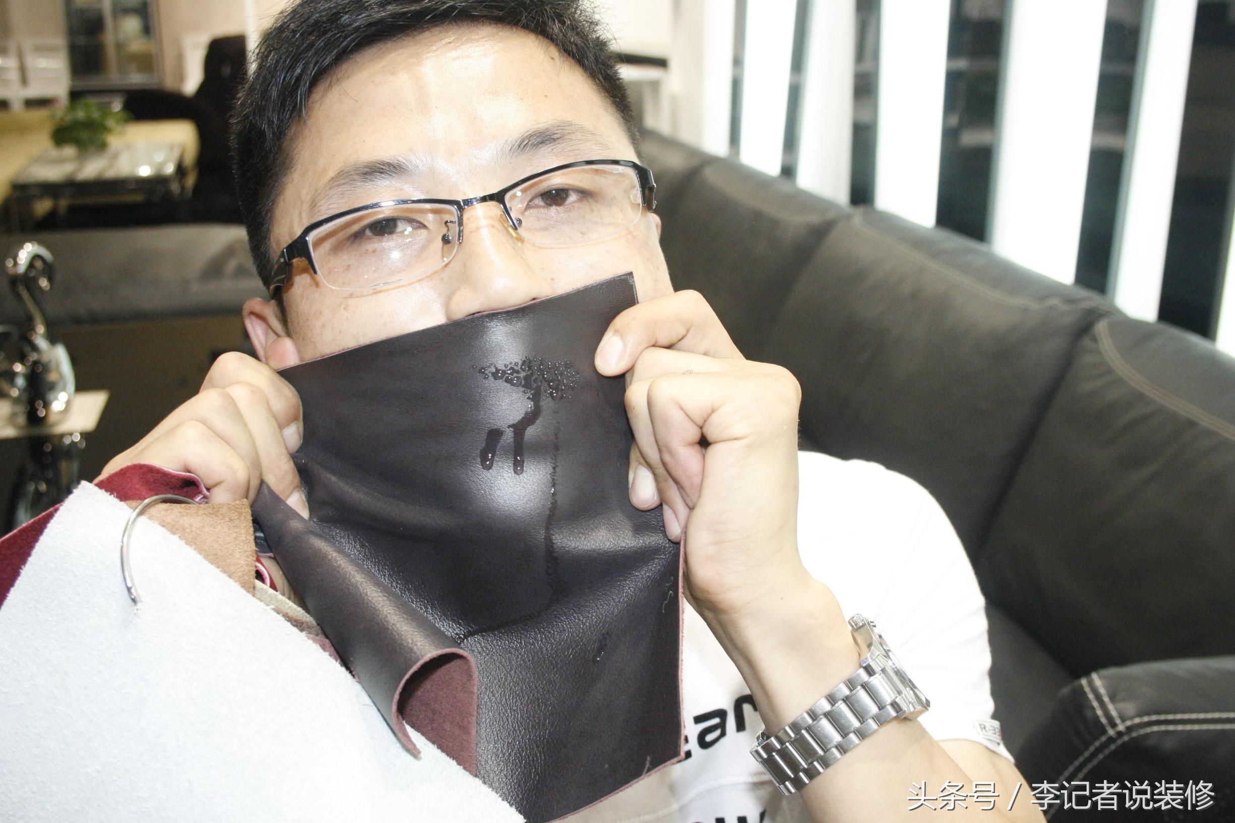 好真皮沙发的皮可以“吹透水”沙发塌陷多是拉簧绷带质量差