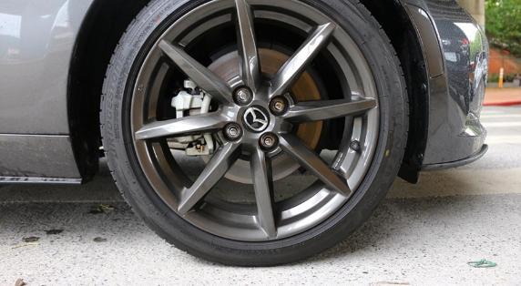 货车轮胎怎么打气最省油,汽车轮胎如何判断要不要打气