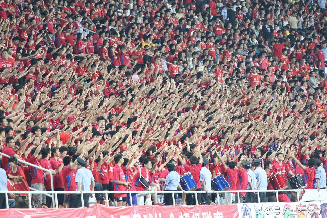 为什么足球比篮球危险,为什么足球比篮球更好看