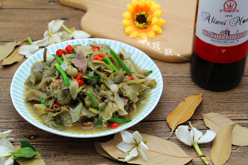 又到栀子花开的季节，城里人餐桌上又要多一道美味，降心火不烦躁