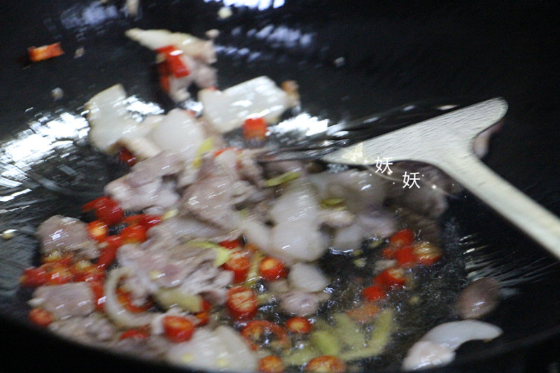 又到栀子花开的季节，城里人餐桌上又要多一道美味，降心火不烦躁