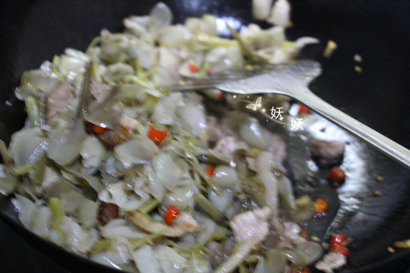 又到栀子花开的季节，城里人餐桌上又要多一道美味，降心火不烦躁