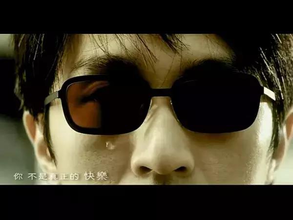 带你们看星爷年轻到老的照片,星爷年轻时图片