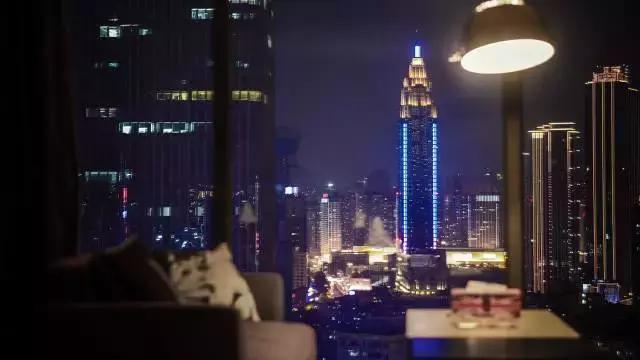 武汉city天台酒吧,武汉江汉路隐藏在二楼的主题酒吧