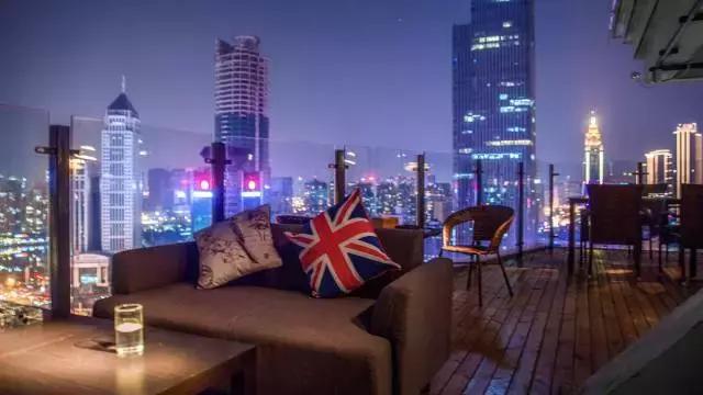 武汉city天台酒吧,武汉江汉路隐藏在二楼的主题酒吧