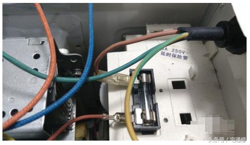 微波炉二极管击穿维修,微波炉磁控管插脚击穿怎么回事