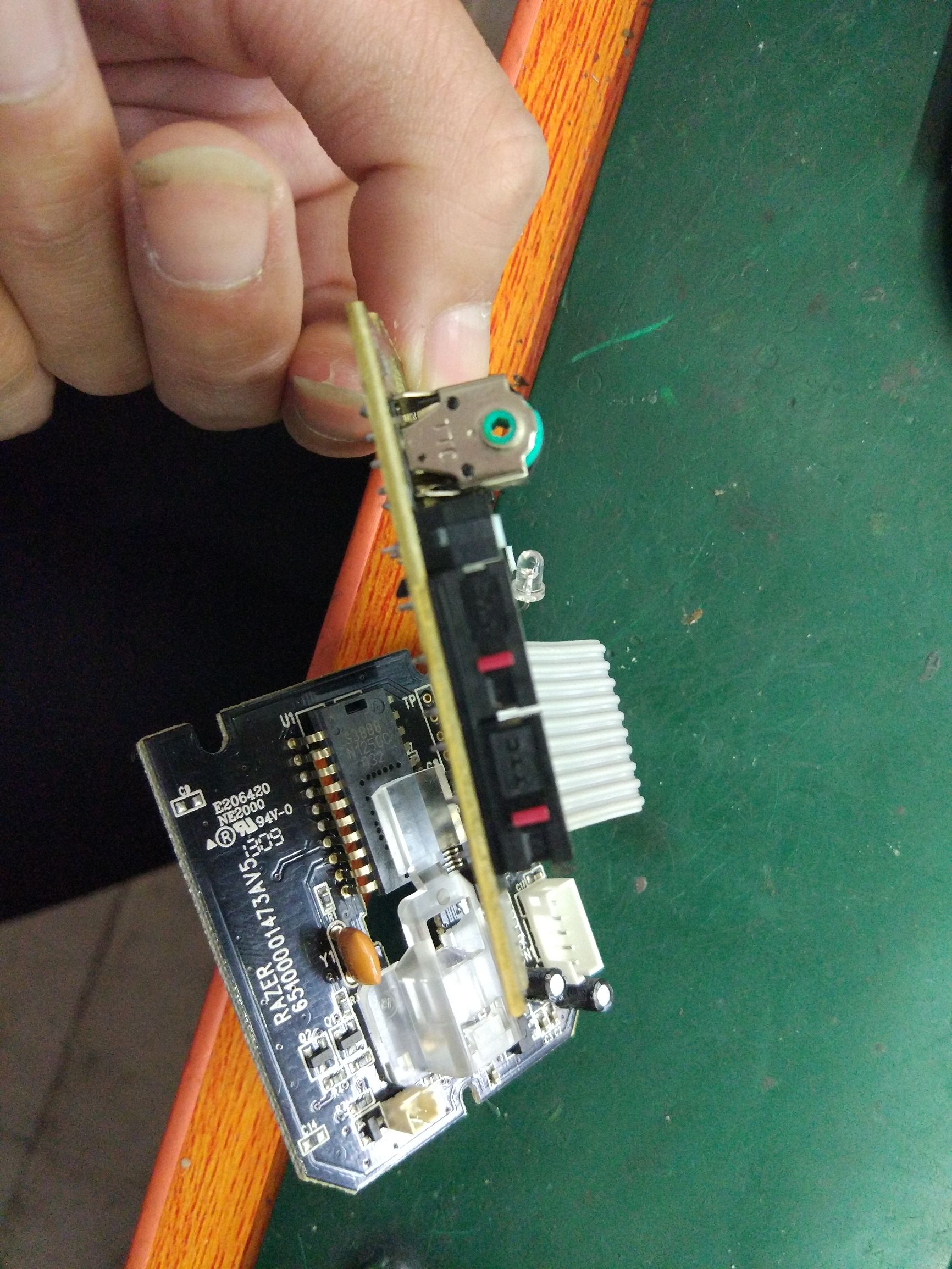 一百多炼狱蝰蛇鼠标推荐,拆一个鼠标视频