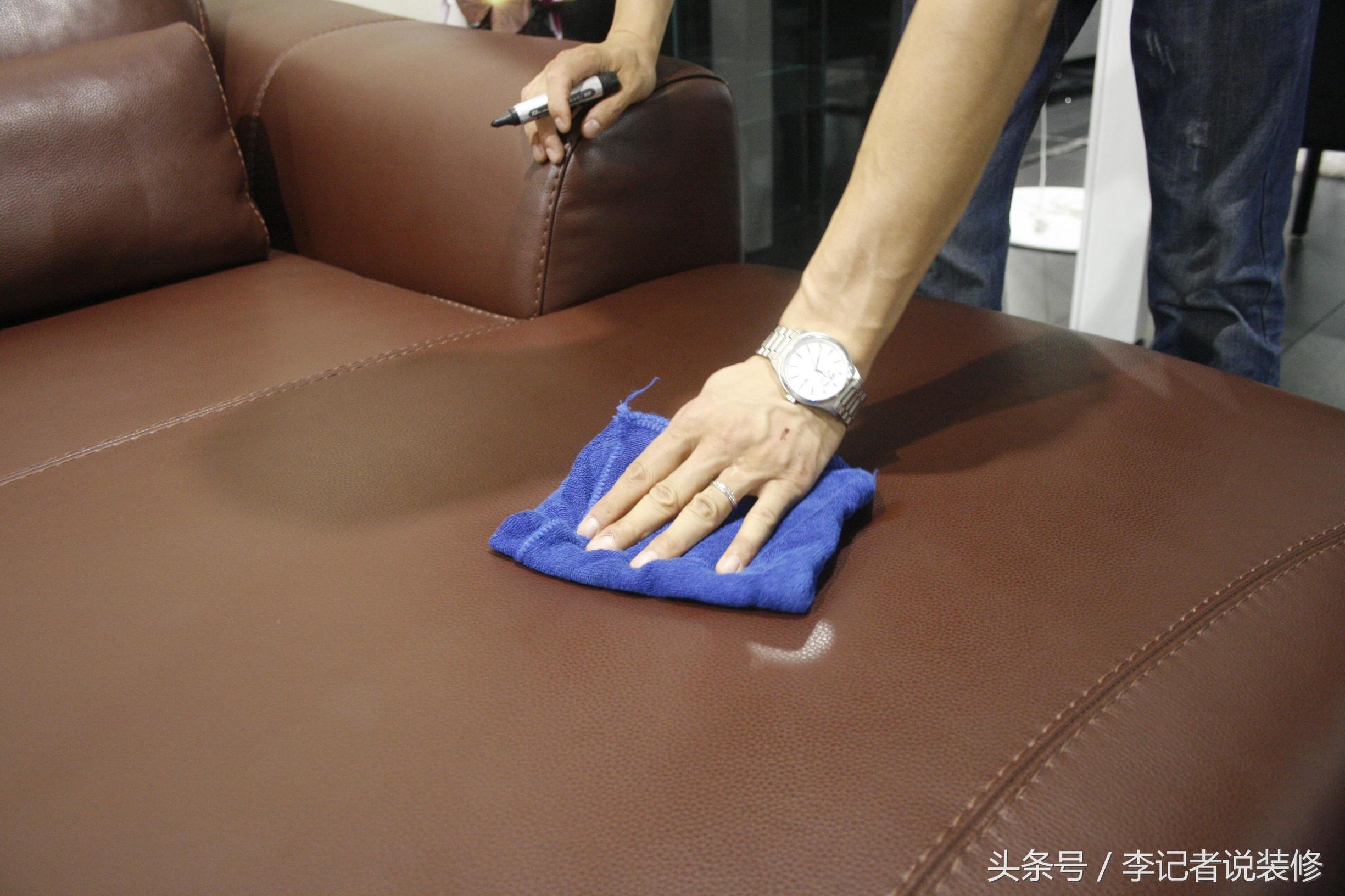 好真皮沙发的皮可以“吹透水”沙发塌陷多是拉簧绷带质量差