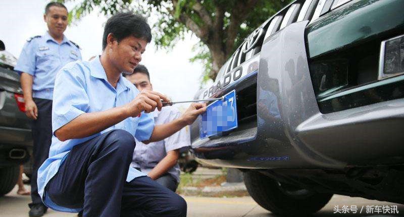 车牌螺丝扣掉了一个就会被扣分吗,车牌螺丝掉一颗会被抓拍吗