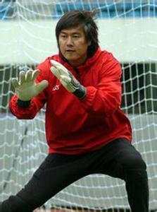 国足门将失误进球视频回放,国足门将颜骏凌对比王大雷