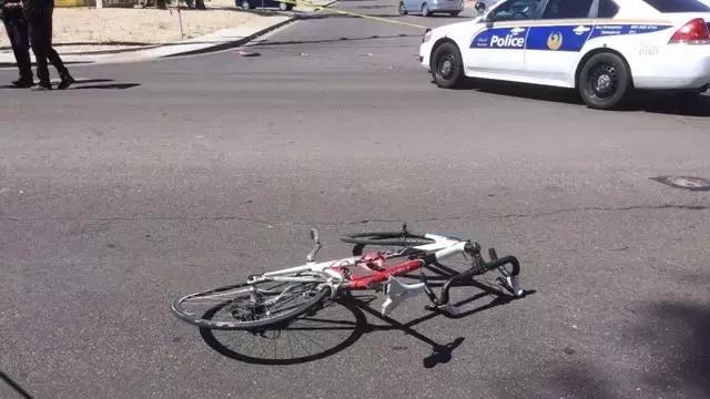 不谨慎撞到车但是车完好无损,不谨慎摔车了