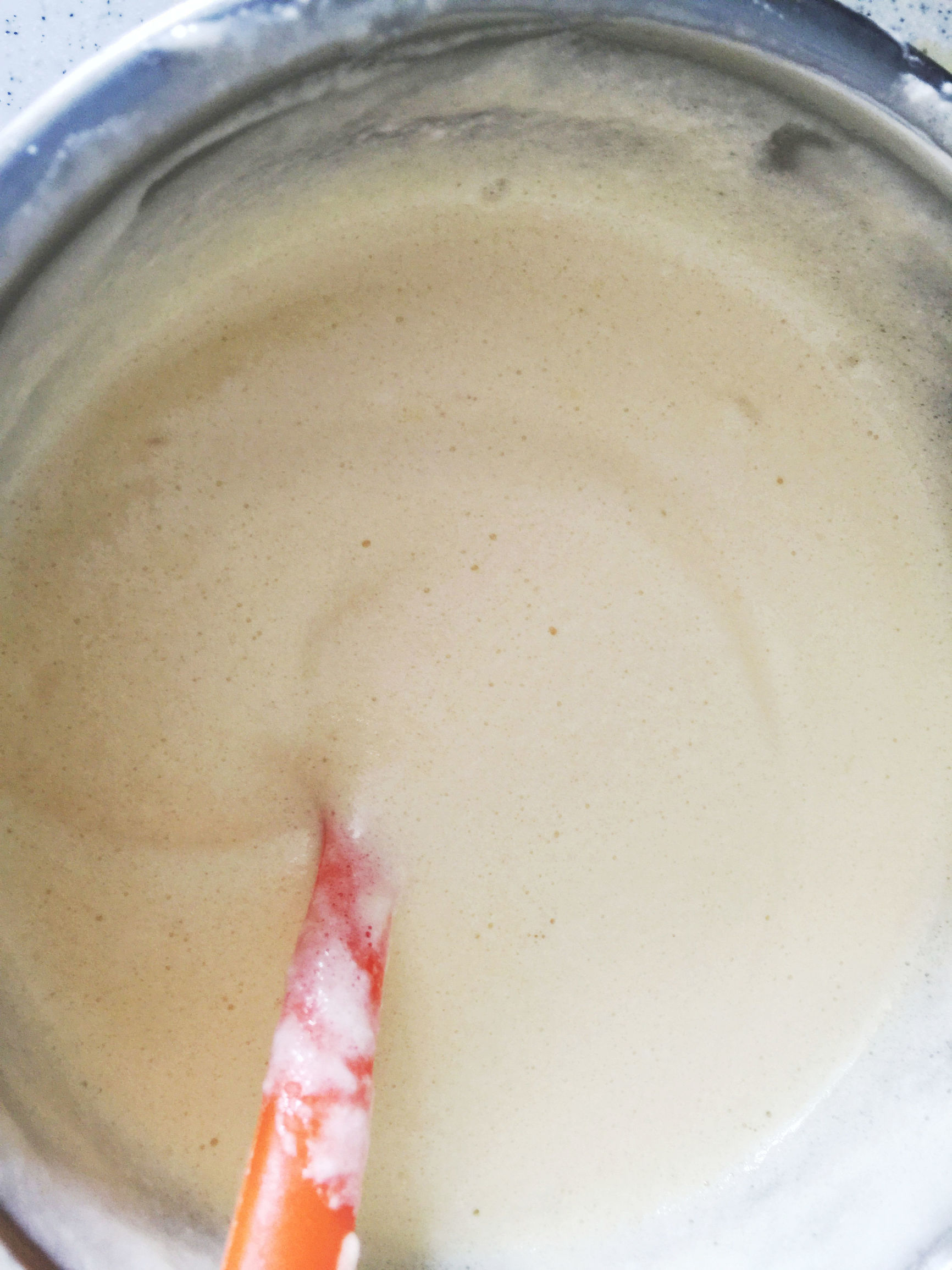 首次学做的蛋卷，特为孙女送上的儿童节礼物—曼越莓干蛋糕卷