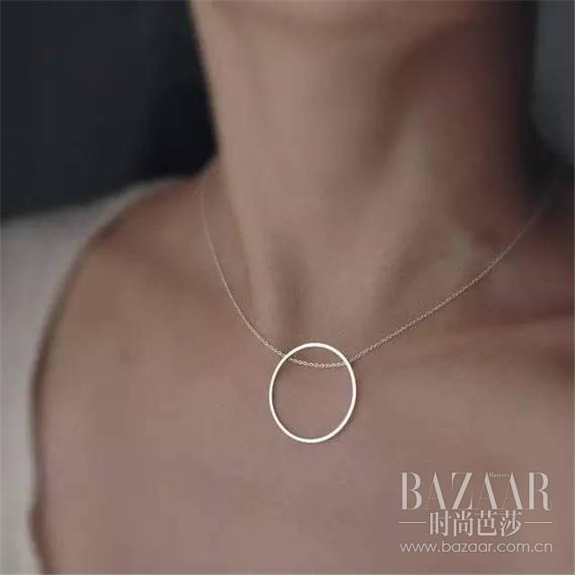 天鹅锁骨链怎么戴,天鹅锁骨链怎么戴不掉