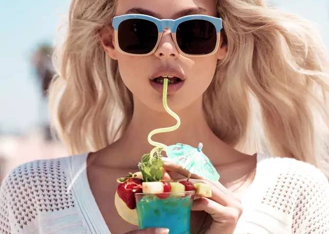 如何判断自己适不适合戴墨镜,怎么判断自己适不适合戴墨镜