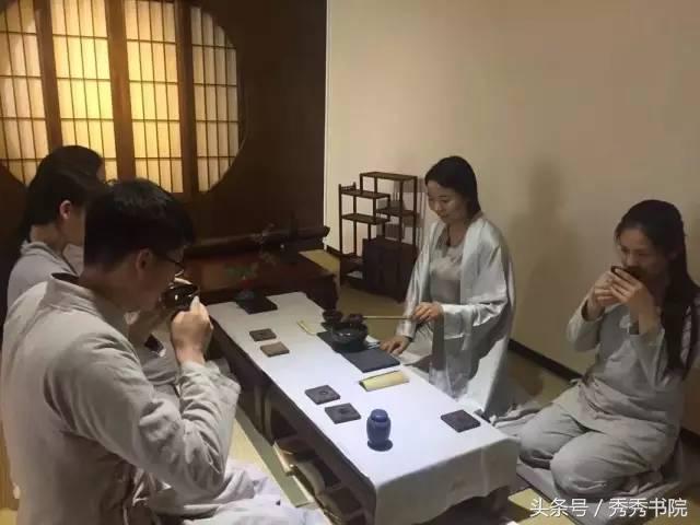 涂壁香凝汉殿中的意思,涂壁香凝汉殿中下一句