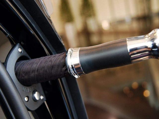 劳斯莱斯雨伞优惠,劳斯莱斯的雨伞是不是价值十万