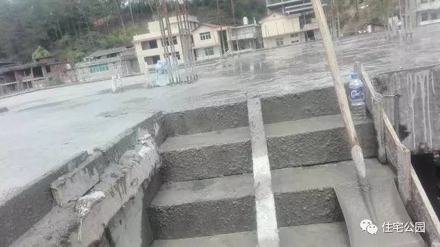 框架结构自建房地基筏板基础,自建房老基础与新筏板基础的结合