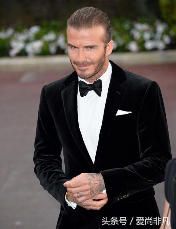 太迷人！贝克汉重现当年经典「包头」