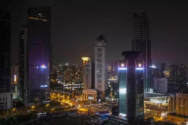 武汉city天台酒吧,武汉江汉路隐藏在二楼的主题酒吧