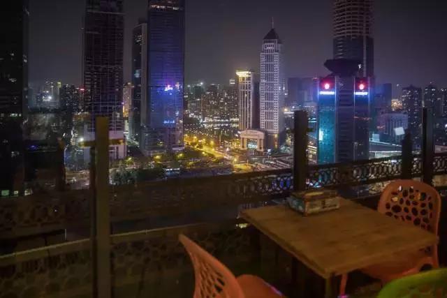 武汉city天台酒吧,武汉江汉路隐藏在二楼的主题酒吧