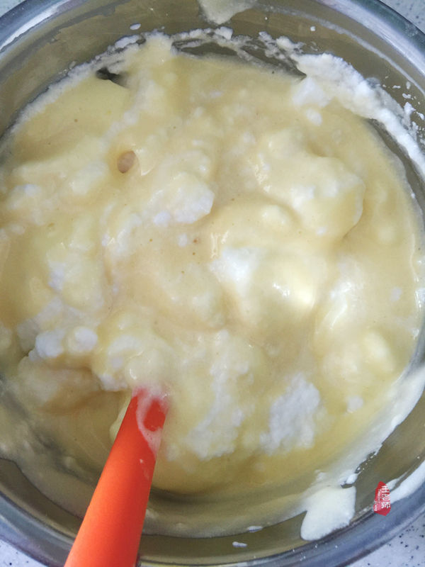 首次学做的蛋卷，特为孙女送上的儿童节礼物—曼越莓干蛋糕卷