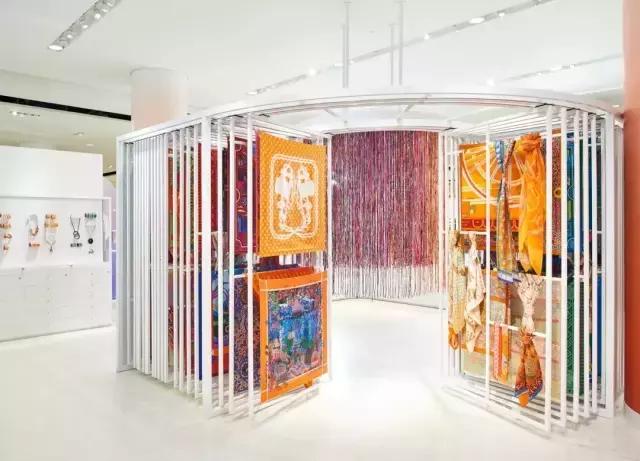 通透的游乐园-Hermès爱马仕丝巾西雅图精品店