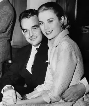 三百年爱情诅咒终结者，那个欧洲最帅王子最后娶了谁？