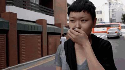 日本女记者品尝即将失传的屎酒！到最后还是吐了！