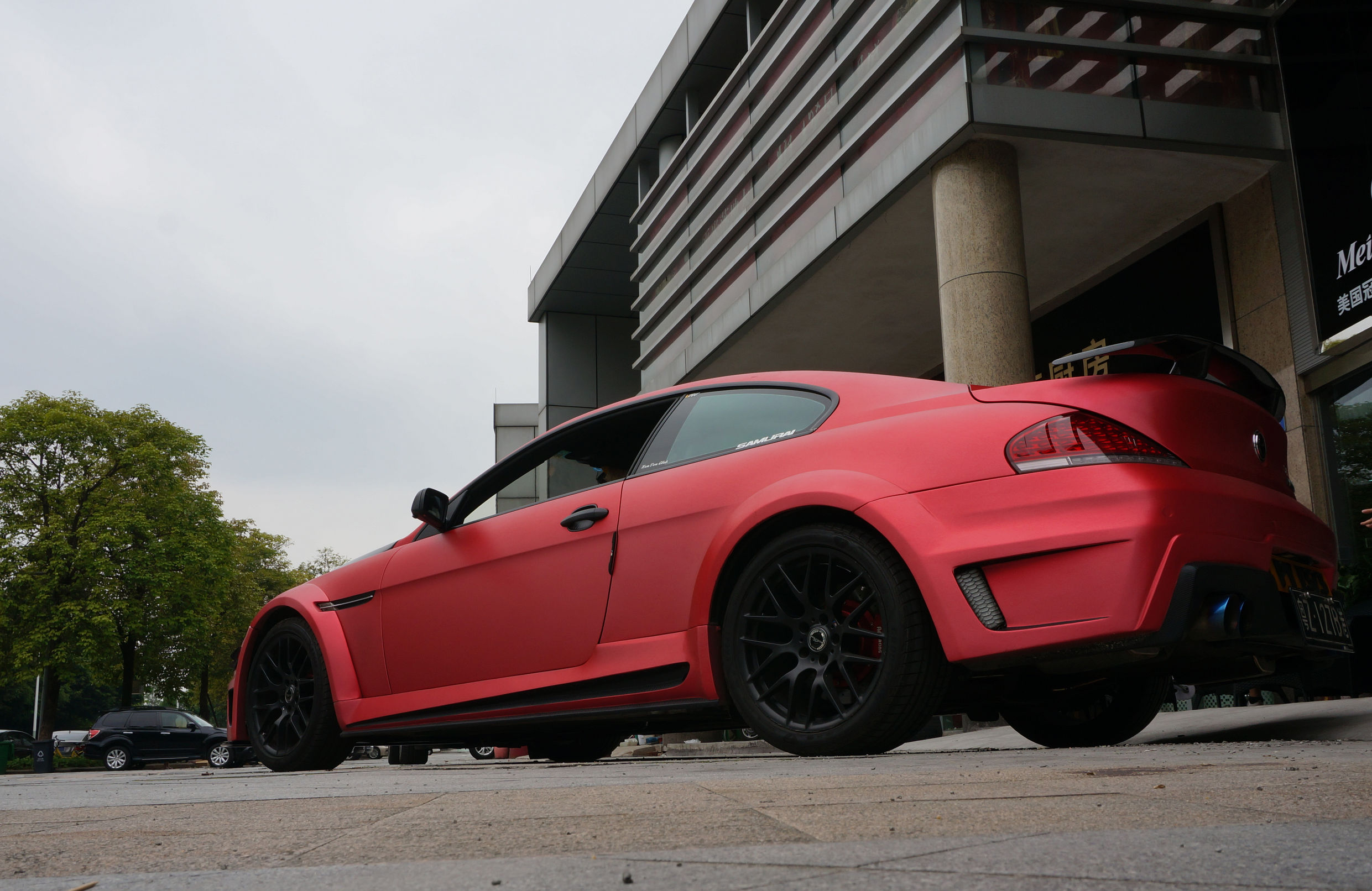 换了轮毂边缘突出,换了轮毂轮胎外凸