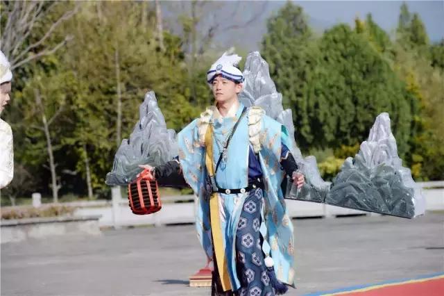 鹿晗忍不住对热巴放大招，逼问热巴“初吻”给了谁？！