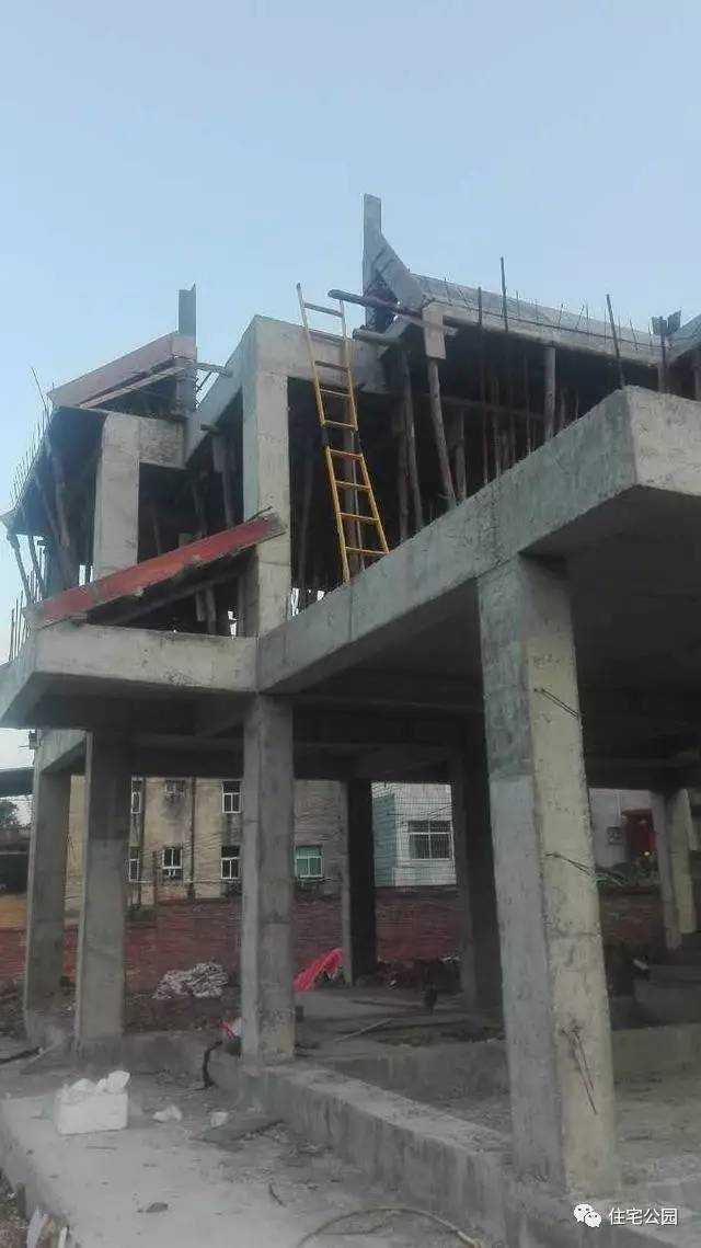 框架结构自建房地基筏板基础,自建房老基础与新筏板基础的结合