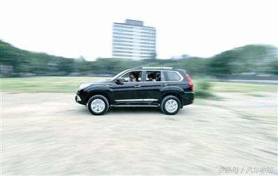 新手司机开车跑偏了怎样修正方向,新手开车方向老是跑偏是怎么回事