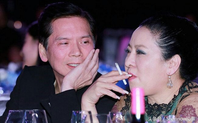 周星驰欠了多少钱,周星驰欠向华强钱