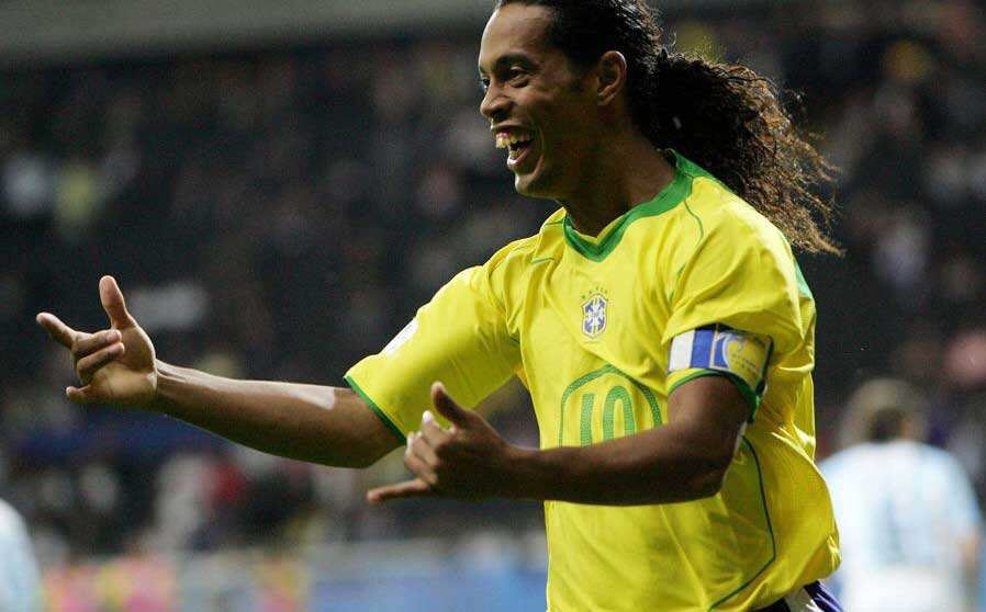 罗纳尔多与罗纳尔迪尼奥哪个厉害,罗纳尔多与c罗和小罗谁更厉害