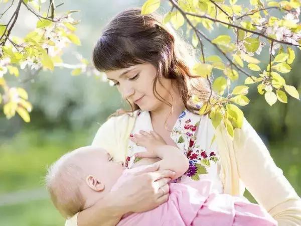哺乳妈妈下奶方法,哺乳期通奶全攻略