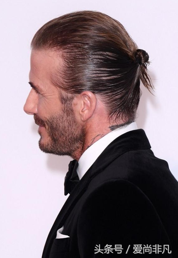 太迷人！贝克汉重现当年经典「包头」