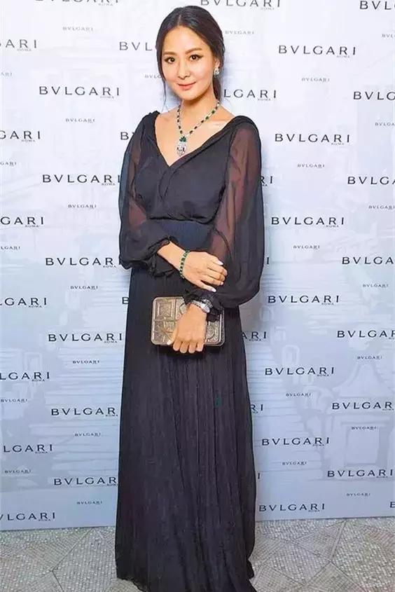 她生来就是公主，如今的第一名媛连小S都嫉妒，真正的人生赢家！