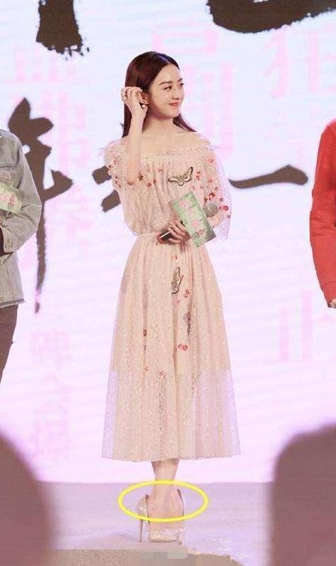 鹿晗脚小,鹿晗最近同款鞋子