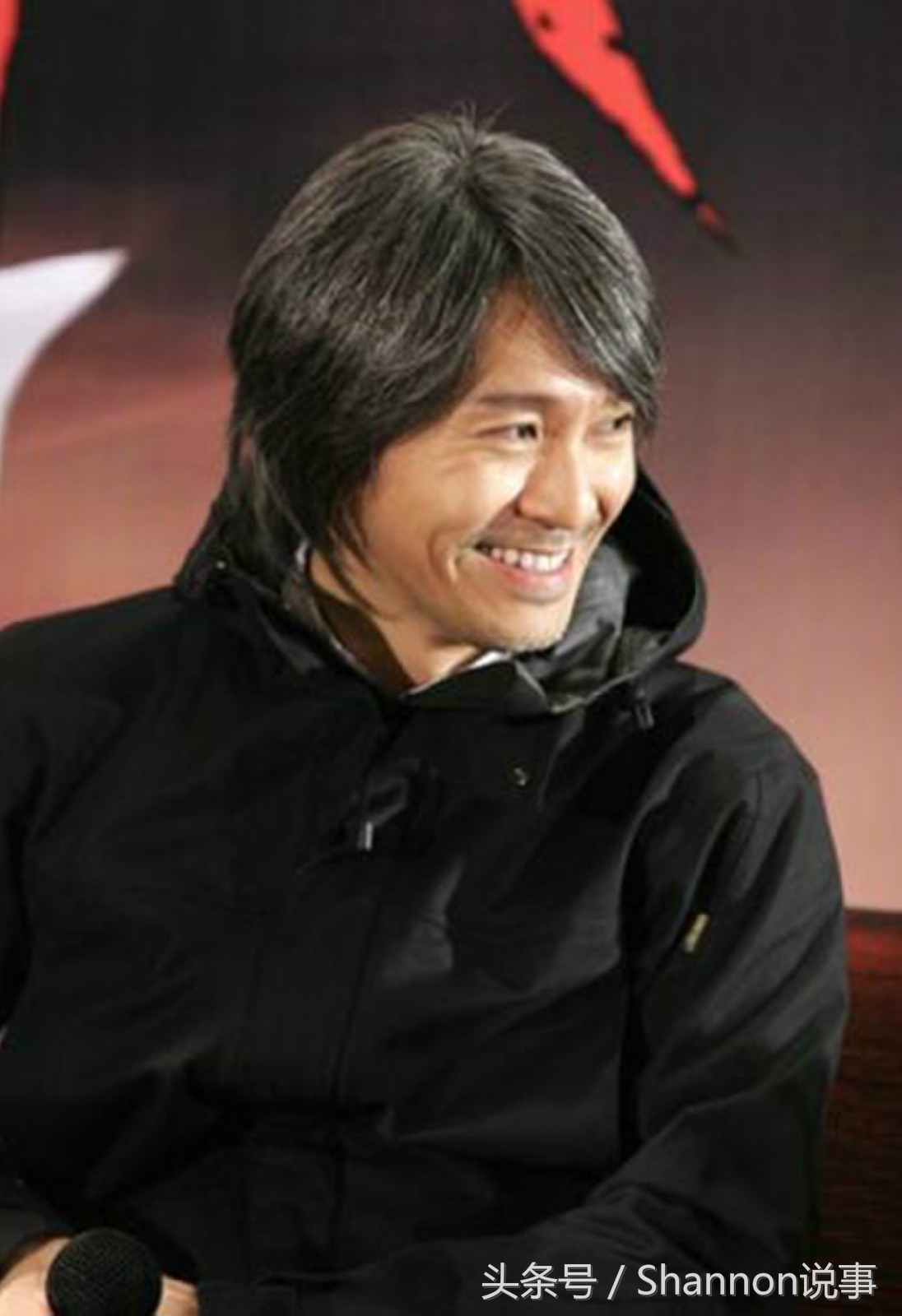 周星驰欠了多少钱,周星驰欠向华强钱